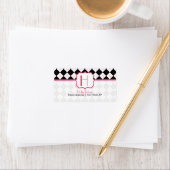 Monogram Adreslabel - Zwart Argyle en Roze Etiket (Insitu)