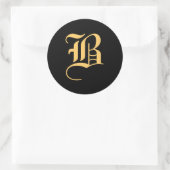 Monogram "B" goudkleurig op zwart Ronde Sticker (Tas)