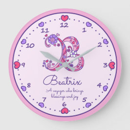 Monogram B harten meisjesnaam die roze klok beteke