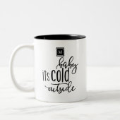 Monogram Baby Het is Koud Buiten Modern Tweekleurige Koffiemok (Links)
