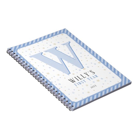 Monogram Baby Memory Journal. Blauw en wit Notitieboek (Rechterzijde)