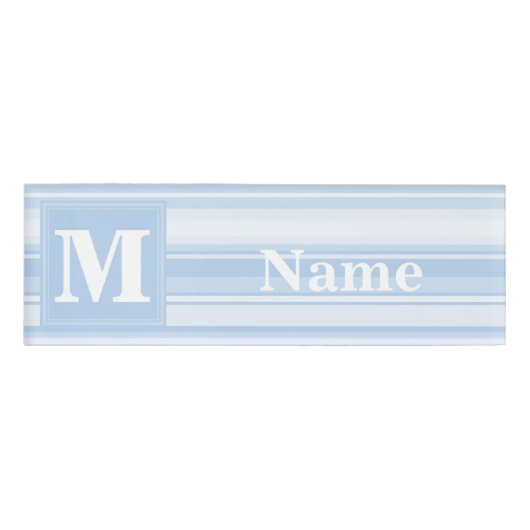 Monogram babyblauwe strepen naambadge (Voorkant)