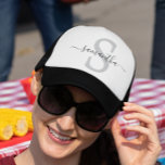 Monogram Beginletters Minimalistische Calligrafie Trucker Pet<br><div class="desc">Dit ontwerp kan worden gepersonaliseerd in het voorziene gebied door de foto en/of tekst te wijzigen. Of het kan worden aangepast door op "Personaliseer deze sjabloon" te klikken en vervolgens de optie "Klik om verder aan te passen" te kiezen en de achtergrond te verwijderen of de kleur ervan te wijzigen,...</div>