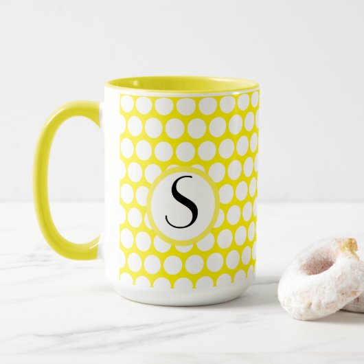 Monogram Beginnend Geel Wit Stippenpatroon Mok (Met donut)