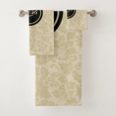 Monogram beige damast bad handdoek (Insitu)