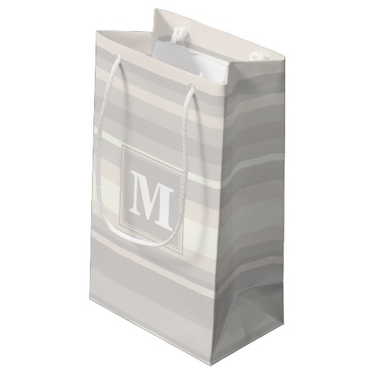 Monogram beige strepen klein cadeauzakje (Achterkant Gekanteld)