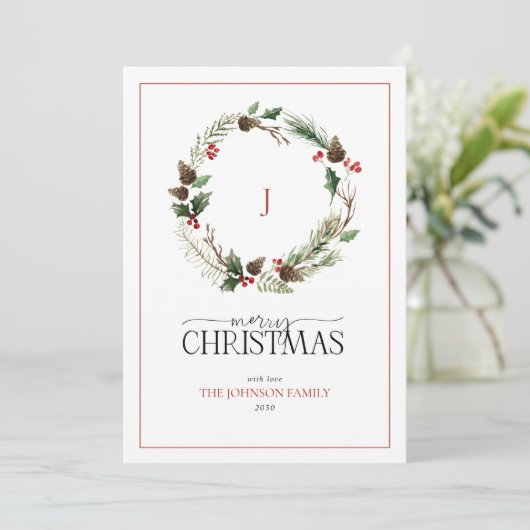 Monogram Berry Pinecone Wreath Merry Kerstmis Feestdagenkaart (Staand voorkant)