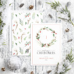 Monogram Berry Pinecone Wreath Merry Kerstmis Feestdagenkaart<br><div class="desc">Maak kennis met de Kaart van het Monogram Forest Berry Pinecone Wreath Merry Kerstmis Holiday! Deze eenvoudige en moderne vakantiekaart is perfect voor iedereen die van een feestelijke aanraking houdt. De kaart bevat een losse, brede constructie van feestelijke waterverf wintergroene speldeneconen en holbessen, met uw monogram in het midden. De...</div>