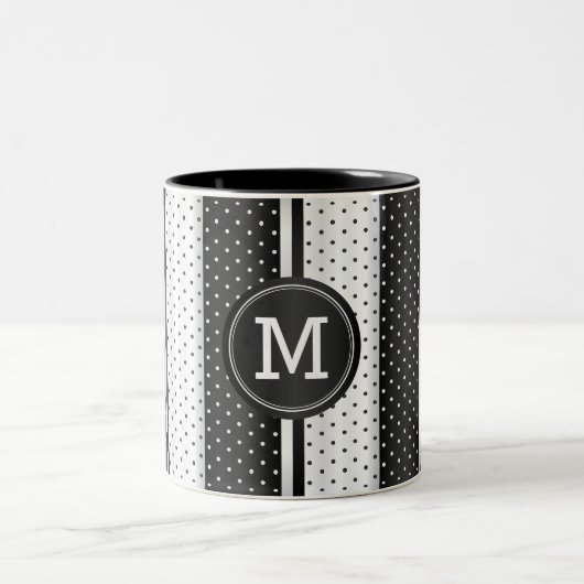 Monogram Black en White Polka Dots Tweekleurige Koffiemok (Center)