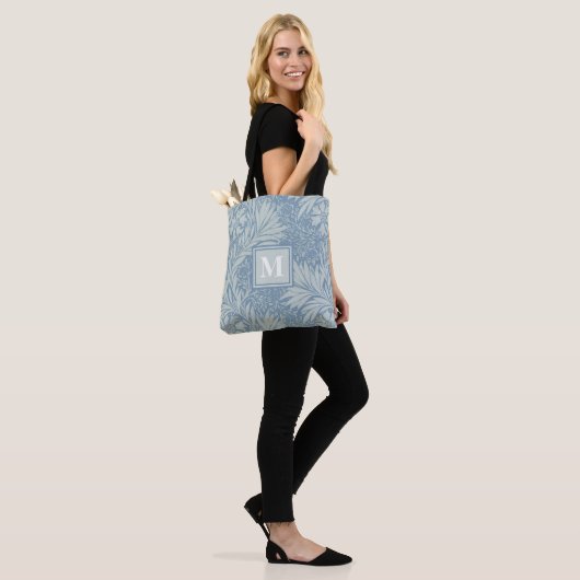 Monogram  blauw bloemmotief tote bag (Op model)