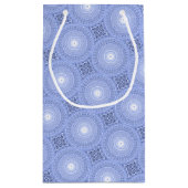 Monogram blauw cirkelpatroon klein cadeauzakje (Achterkant)