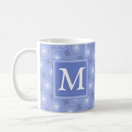Monogram blauw cirkelpatroon koffiemok (Links)