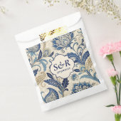 Monogram Blauw & Crème Damast Floral Wedding Bedankzakje (Gezegeld)