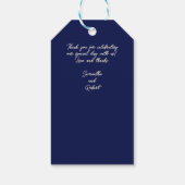 Monogram Blauw & Crème Damast Floral Wedding Cadeaulabel (Achterkant)