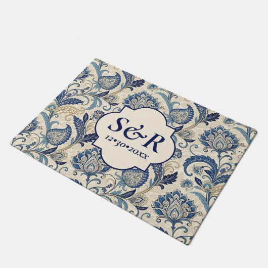 Monogram Blauw & Crème Damast Floral Wedding Deurmat (Schuin)