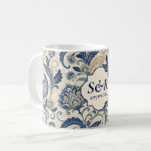 Monogram Blauw & Crème Damast Floral Wedding Koffiemok (Voorkant links)