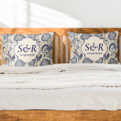 Monogram Blauw & Crème Damast Floral Wedding Kussensloop