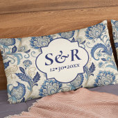 Monogram Blauw & Crème Damast Floral Wedding Kussensloop