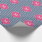 Monogram blauw en Fuschia Zigzags Pattern Cadeaupapier (Hoek)