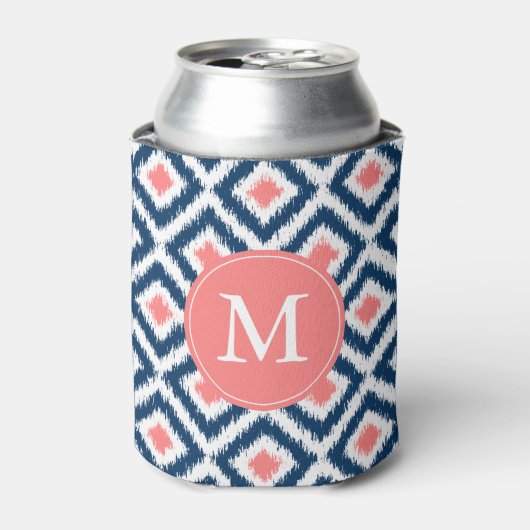 Monogram blauw en koraal Ikat Patroon Blikjeskoeler (Blikje Voorkant)