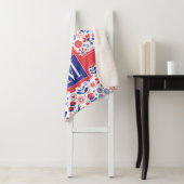 Monogram | Blauw- en koraalpatroon Sherpa Deken (In situ)