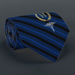 Monogram blauw voor medisch beroepsformaat stropdas<br><div class="desc">Een gepersonaliseerd blauw stropdas met streepjes,  toegesneden op medische professionals,  met de voornaam of achternaam van het monogram in een faux gouden kreet.</div>