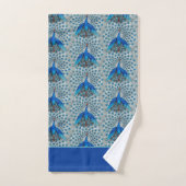Monogram Blauwgroen blauw en wit monogram van Peac Bad Handdoek (Handdoek)