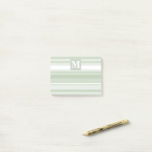 Monogram bleekgroene strepen post-it® notes (Op bureau)
