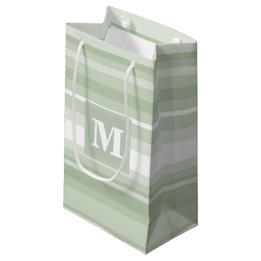 Monogram bleke groene strepen klein cadeauzakje (Voorkant Gekanteld)