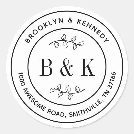 Monogram Bloem Bruiloft Echtpaar Naam Retouradres Ronde Sticker (Voorkant)