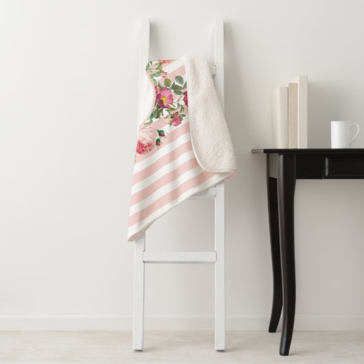 Monogram  bloemen Roze Stripes Sherpa Deken (In situ)