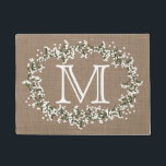 Monogram bloemenkrans en rustiek Burlap-effect Deurmat<br><div class="desc">Aangepaste Monogram Bloemenkrans & Rustieke Burlap Effect Doormat.</div>