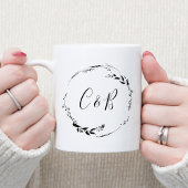 Monogram Bloemenkrans Witte Script Bruiloft Koffiemok