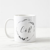 Monogram Bloemenkrans Witte Script Trouwfeest Koffiemok (Links)