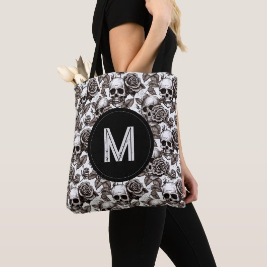 Monogram Bloemenschedel Zwart Wit Halloween Tote Bag (Dichtbij)