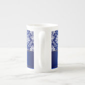 Monogram Blue en White Damask Porselein Kop (Achterkant)