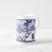 Monogram Blue en White Mexican Talavera Tegel Porselein Kop (Voorkant rechts)