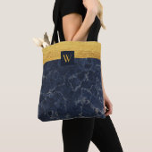 Monogram Blue Faux Marble & Gold Textern Pattern Tote Bag (Dichtbij)