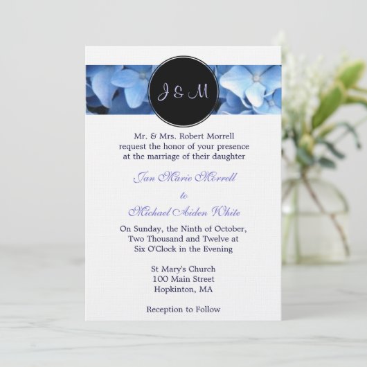 Monogram Blue Hydrangea Wedding Kaart (Staand voorkant)
