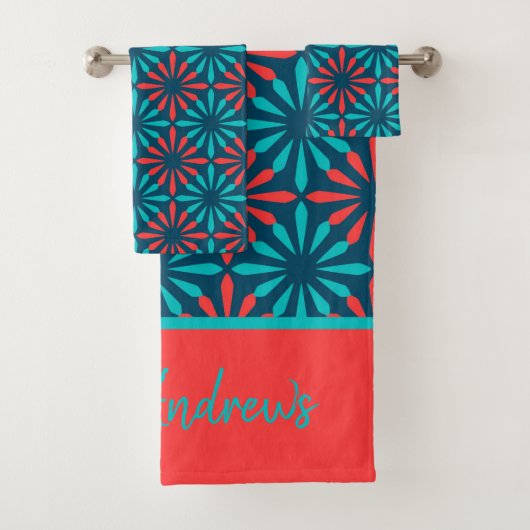 Monogram Blue Red Pattern Persoonlijke naam Bad Handdoek (Insitu)