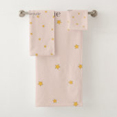 Monogram Blush Pink Lucky Stars Custom Naam Handdo Bad Handdoek (Insitu)