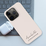 Monogram Blush Pink | Moderne, minimalistische vro iPhone 15 Pro Case<br><div class="desc">Een eenvoudig stijlvol aangepast monogram ontwerp met een moderne, minimalistische handgeschreven scripttypografie in combinatie met een bloktypografie in zwart op een elegante pastelkleurige roze achtergrond. De monogram naam kan gemakkelijk worden gepersonaliseerd om een ontwerp zo uniek te maken zoals u bent! Het perfecte persoonlijke cadeau of accessoire voor elke gelegenheid!...</div>