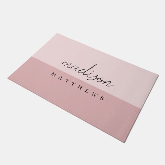 Monogram Blush Pink | Moderne, minimalistische vro Deurmat (Schuin)