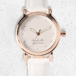 Monogram Blush Pink | Moderne, minimalistische vro Horloge<br><div class="desc">Een eenvoudig stijlvol aangepast monogram ontwerp met een moderne, minimalistische handgeschreven scripttypografie in combinatie met een bloktypografie in zwart op een elegante pastelkleurige roze achtergrond. De monogram naam kan gemakkelijk worden gepersonaliseerd om een ontwerp zo uniek te maken zoals u bent! Het perfecte persoonlijke cadeau of accessoire voor elke gelegenheid!...</div>