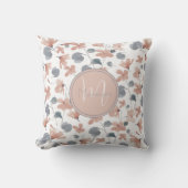 Monogram Blush Roze en Grijze Waterverf Bloemen Kussen (Voorkant)