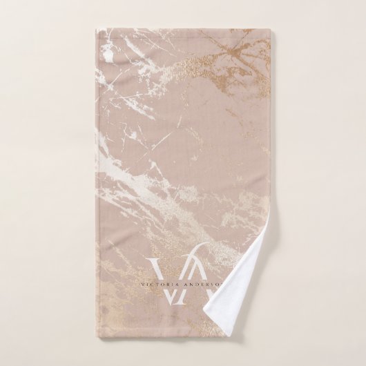 Monogram Blush Roze marmer Gold Foil Trendy Custom Bad Handdoek (Handdoek)