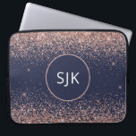 Monogram Blush Roze Rose Gold Navy Blue Glitter Laptop Sleeve<br><div class="desc">Blush Pink - Roos Gold en Navy Blue Faux Glitter en Sparkle Elegant Monogrammed Initialen Hoesje. Dit hoesje kan worden aangepast om uw initiaal en voornaam te omvatten.</div>