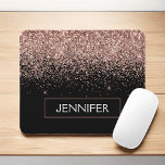 Monogram Blush roze roze roodbruin Glitter & Spark Muismat<br><div class="desc">Roos Gold - Roze en zwarte faux glitter Sparkle Elegant and Modern Chic Trendy Monogrammed Muismat. Deze monogram - voeg uw eigen naam toe aangepast mousepad kan met jouw naam worden bijgewerkt.</div>