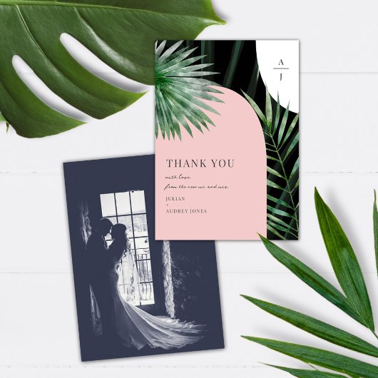 Monogram bogen tropische bruiloft foto bedankkaart