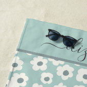 Monogram Boho Sage Groen Wit Grijs Bloemmotief Strandlaken (In situ)